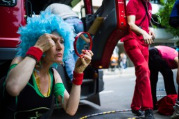 reportafotografie des karneval der kulturen in berlin