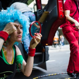 reportafotografie des karneval der kulturen in berlin
